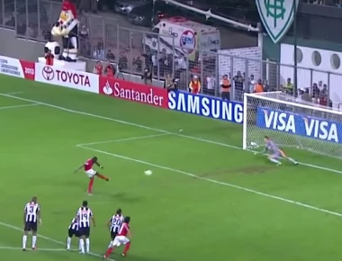 Οι καλύτερες αποκρούσεις στο ποδόσφαιρο - «Το χτύπημα του σκορπιού» (βίντεο)